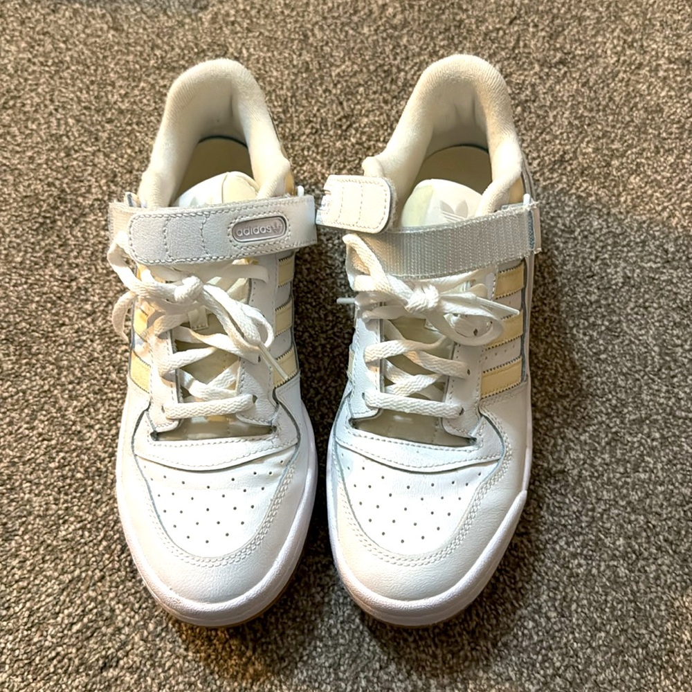 White Adidas Forum 84 Shoes. - Picture 4 of 6